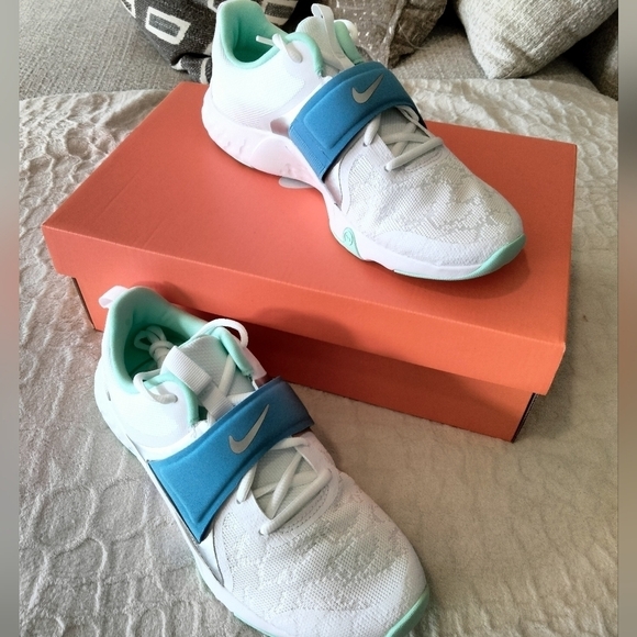 NWT Renew Nike Sneakers - Picture 8 of 9